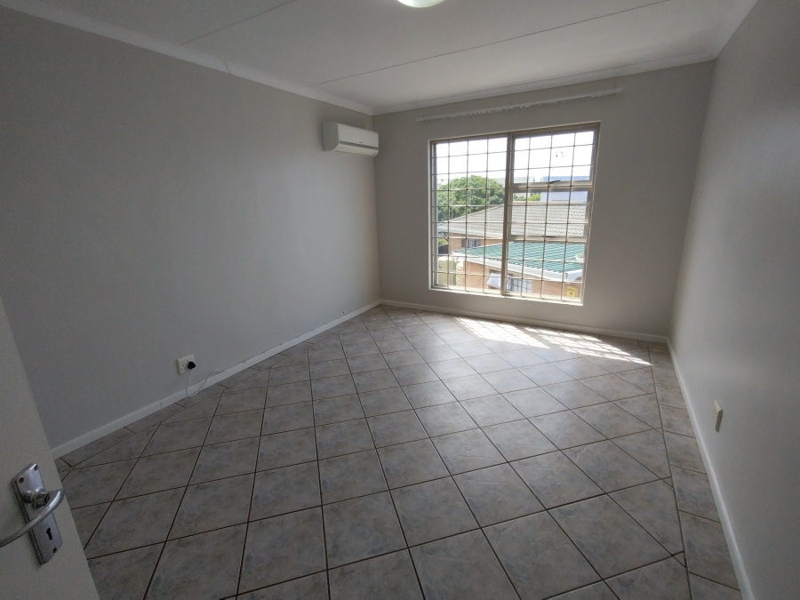 7 Bedroom Property for Sale in Wavecrest Eastern Cape